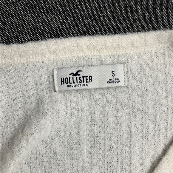 Hollister Cream Ribbed Knit Sweater - Picture 2 of 4